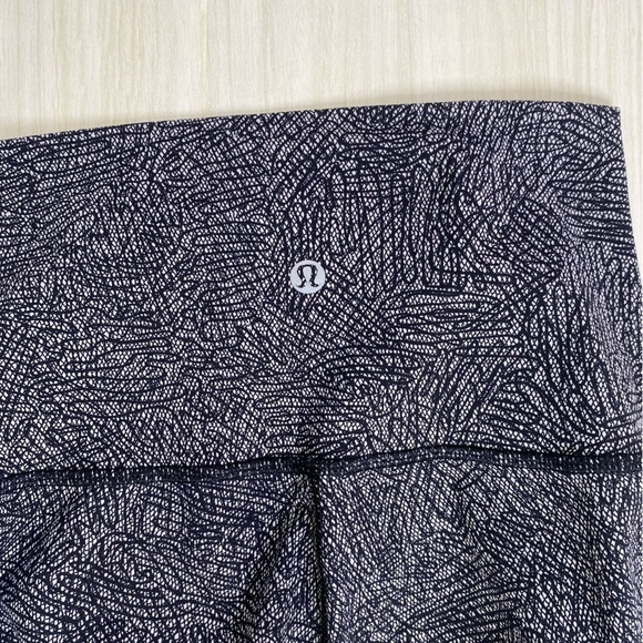 Lululemon High Times Black white leggings size 2 - Picture 11 of 11